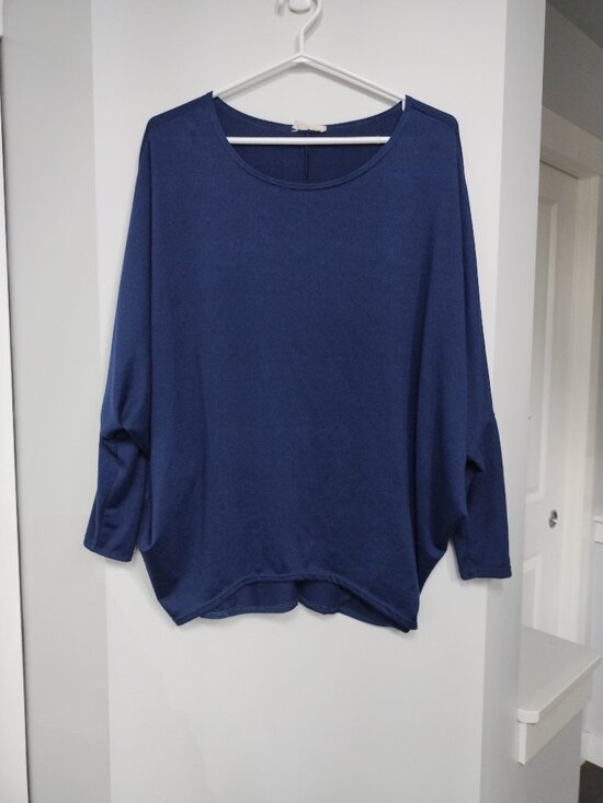 Olivia Rae Tops - Super soft Olivia Rae crew neck winged long sleeve top